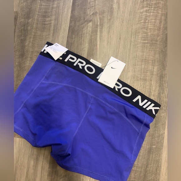 Nike Pro Mid rise Compression Shorts - Picture 2 of 5